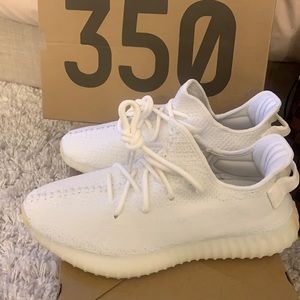 350 V2 YEEZY BRAND NEW!